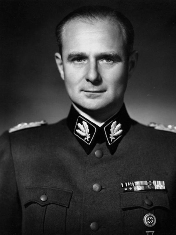 Генерал войск СС Карл Фридрих Отто Вольф.