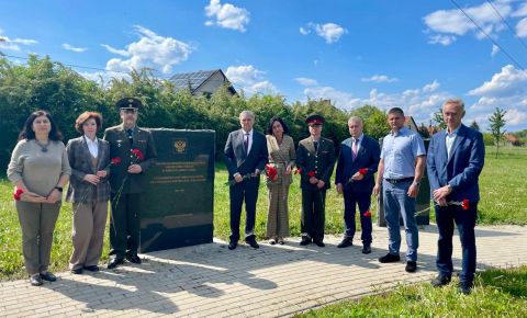 В Венгрии возложили венок к Мемориалу советским воинам