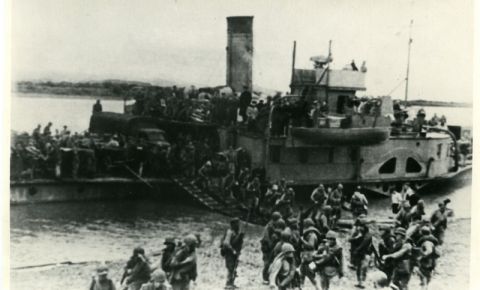 11 августа 1945 года десант Амурской речной флотилии штурмом овладел городом Фуцзин
