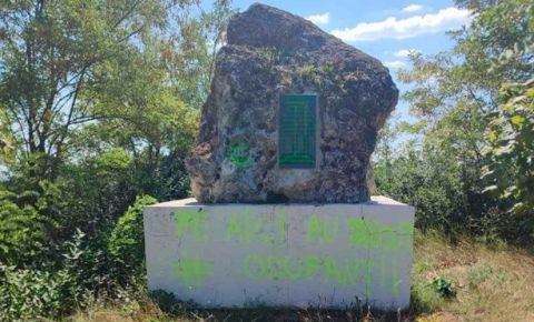 Вандалы осквернили памятник советским воинам в Молдавии