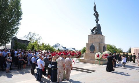 В Гюмри прошли торжественные мероприятия у мемориала мемориала русским воинам