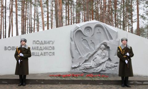 В мемориальном комплексе «Озаричи» открыли памятник военным медикам