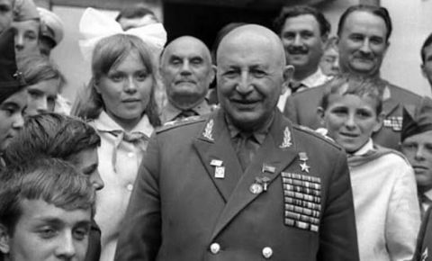 2 декабря 1897 года родился дважды Герой Советского Союза Иван Баграмян