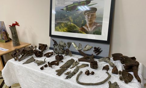 Кубанские поисковики передали фрагменты самолёта времён ВОВ в музей Адыгеи