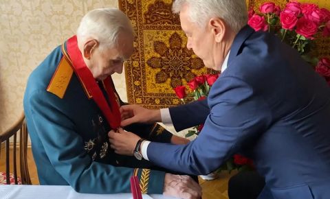 Собянин вручил знак «Почётный гражданин города Москвы» 100-летнему фронтовику