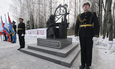 Во Всеволожске открыли памятник «Ленинградская Мадонна»