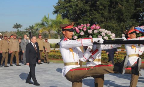 На Кубе прошла торжественная церемония возложения венков к Монументу советскому воину-интернационалисту