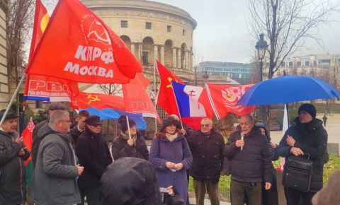 В Париже почтили память героев Сталинградской битвы