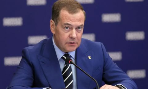 Правда о преступлениях нацистов останется незыблемой, заявил Медведев