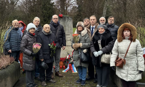 В Дюссельдорфе прошла церемония возложения венков к мемориалу погибшим советским гражданам