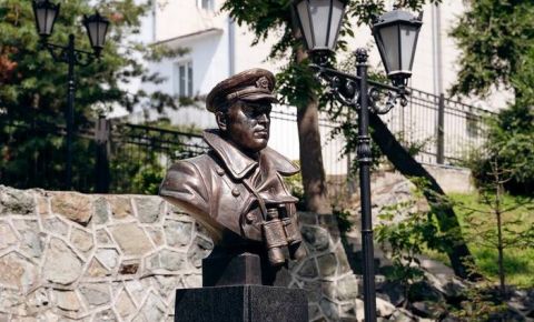 Памятник командующему Тихоокеанским флотом Михаилу Викторову открыт во Владивостоке