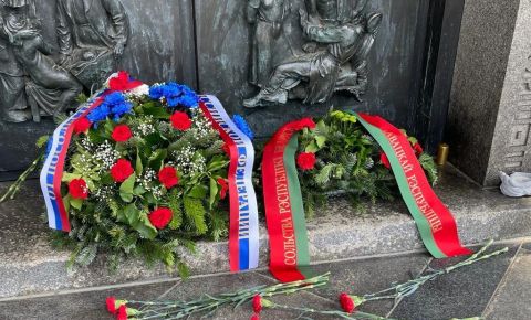 На военно-мемориальном комплексе Красной Армии «Славин» в Братиславе прошла церемония возложения венков