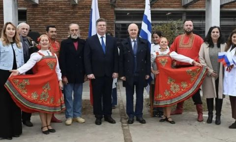 В Уругвае открылся самый большой мурал о России