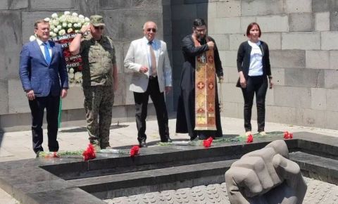 В Гюмри, у Вечного огня комплекса «Мать Армения» прошла мемориальная церемония