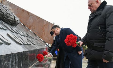 Губернатор Тверской области возложил цветы к подножию Ржевского мемориала