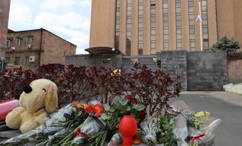Акции памяти жертв теракта в «Крокус Сити Холле» проходят по всему миру