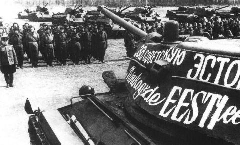 В годовщину освобождения Таллина от немецкой оккупации эстонский МИД напомнил в соцсетях о «разрушительных советских бомбежках»