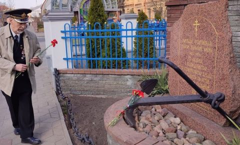 В Бресте у памятника русским морякам собрались ветераны