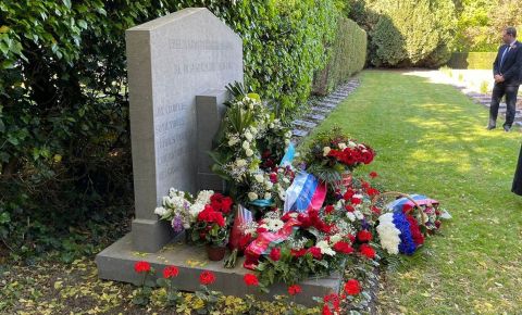 В Брюсселе были возложены венки к монументам погибшим советским гражданам на кладбище в коммуне Эвер