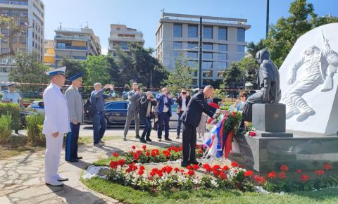 Посол России в Греции возложил в афинском районе Каллифея венок к Памятнику советским воинам