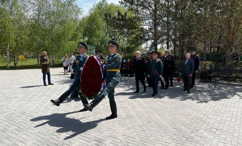 В День Победы Посол России в Казахстане возложил венок к памятнику генералу Ивану Панфилову