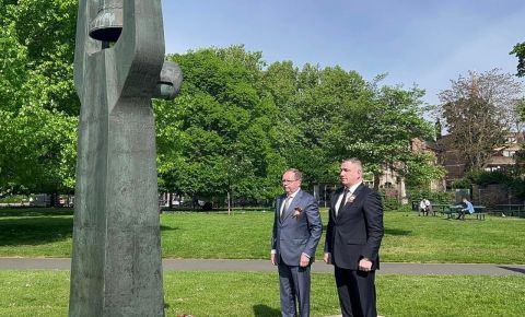 В День Победы Посол РФ в Великобритании возложил венок к Советскому военному мемориалу в Лондоне