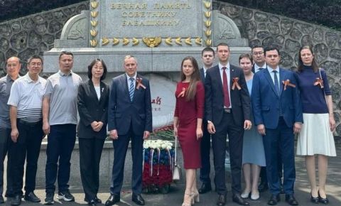 В Китайском городе Гуйлинь прошла церемония возложения цветов к памятнику советскому военному советнику