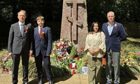 В Дюссельдорфе состоялась церемония возложения венков к советскому воинскому захоронению