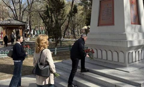 На воинских захоронениях в Харбине возложили цветы