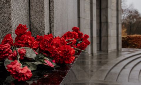 На воинском мемориале в Тиргартене прошла мемориальная церемония возложения цветов