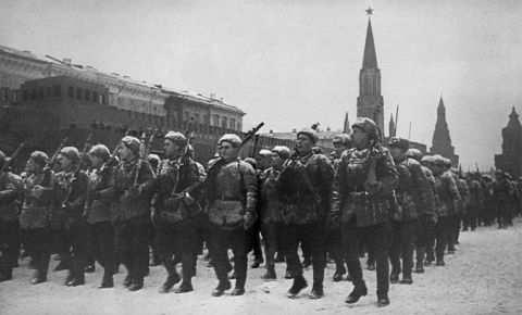 7 ноября 1941 года на Красной площади в Москве состоялся исторический военный парад