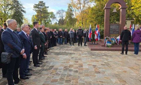В городе Ниш прошла мемориальная церемония возложения цветов к памятнику советским воинам