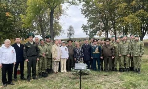 В сквере Героев-пограничников высадили голубую ель