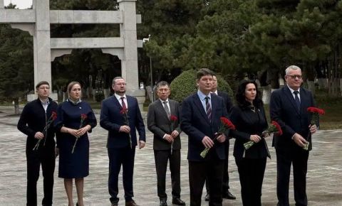 На территории Шэньянского мемориального комплекса состоялась церемония возложения цветов