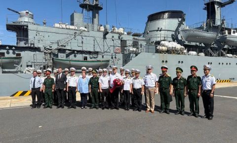 Вьетнамский порт Камрань принимает учебный корабль Военно-Морского Флота России «Перекоп»