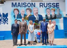 В Республике Конго прошла церемония возложения цветов у памятника Юрию Гагарину