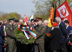 На советском мемориальном комплексе «Зееловские высоты» состоялась памятная церемония возложения цветов и венков