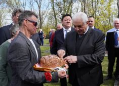 На советском мемориальном комплексе «Зееловские высоты» состоялась памятная церемония возложения цветов и венков