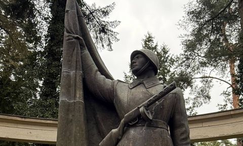 В городах Потсдаме и Даме почтили память погибших советских летчиков