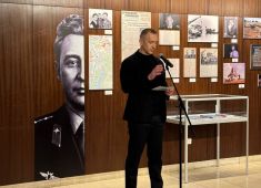 В Берлине открылась выставка «Огромное небо», посвященная подвигу летчиков Бориса Капустина и Юрия Янова