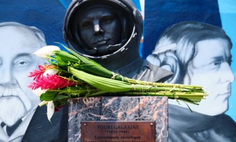 В Республике Конго прошла церемония возложения цветов у памятника Юрию Гагарину