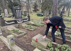 В городах Потсдаме и Даме почтили память погибших советских летчиков