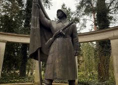 В городах Потсдаме и Даме почтили память погибших советских летчиков