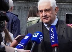 На советском мемориальном комплексе «Зееловские высоты» состоялась памятная церемония возложения цветов и венков