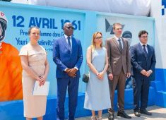 В Республике Конго прошла церемония возложения цветов у памятника Юрию Гагарину