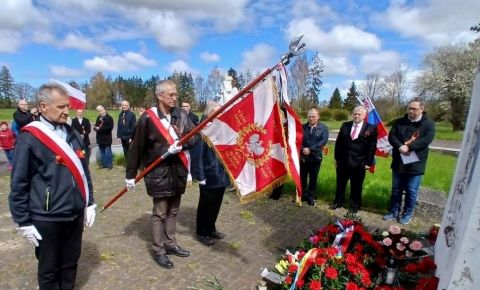 На кладбище советских воинов в городе Бранево прошла мемориальная церемония