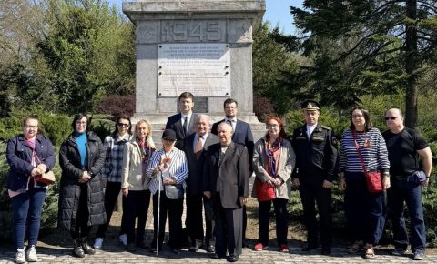 В Венгрии прошли мемориальные церемонии возложения цветов у памятников бойцам Красной Армии 