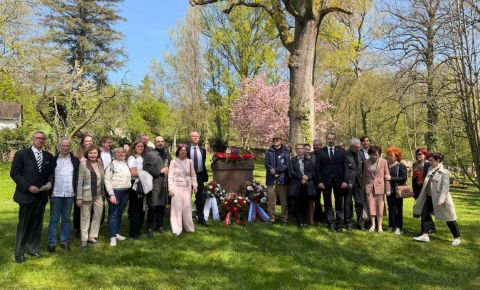 В Баден-Бадене, на советском военном мемориале на кладбище Лихтенталь прошла траурная церемония