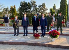 В Кишиневе прошла церемония возложения цветов на мемориале воинской славы «Вечность»