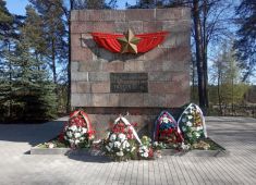 В Даугавпилсе привели в порядок кладбище, где покоится прах солдат, павших в боях Великой Отечественной войны